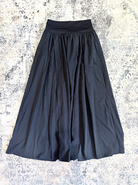 HALARA Dresses & Skirts - HALARA Breezeful High waisted Black Maxi Skirt Sz M Built In Shorts Center Split